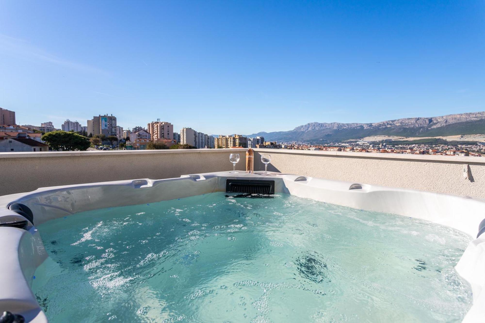 New Luxury 3-Bedroom Penthouse With Huge Terrace Split Exterior foto