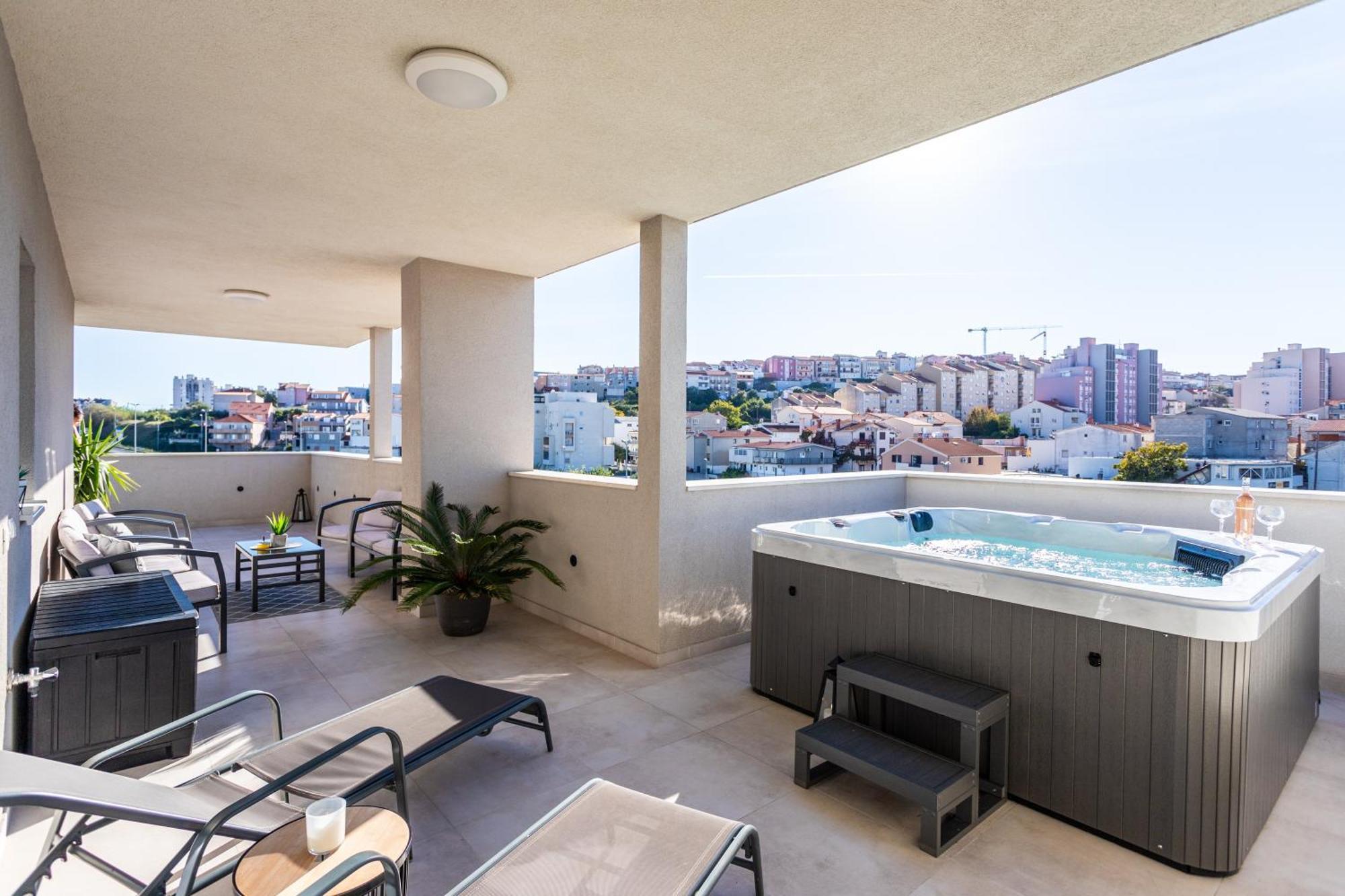 New Luxury 3-Bedroom Penthouse With Huge Terrace Split Exterior foto