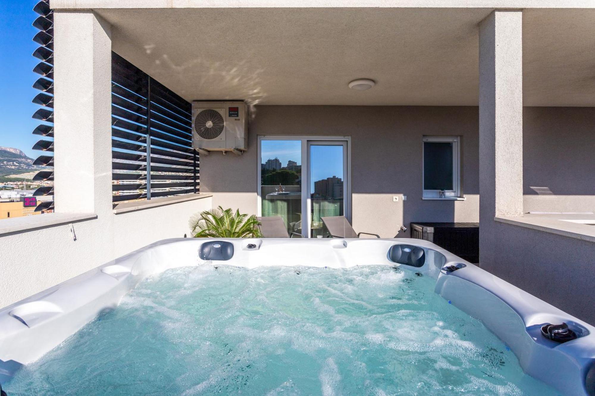 New Luxury 3-Bedroom Penthouse With Huge Terrace Split Exterior foto