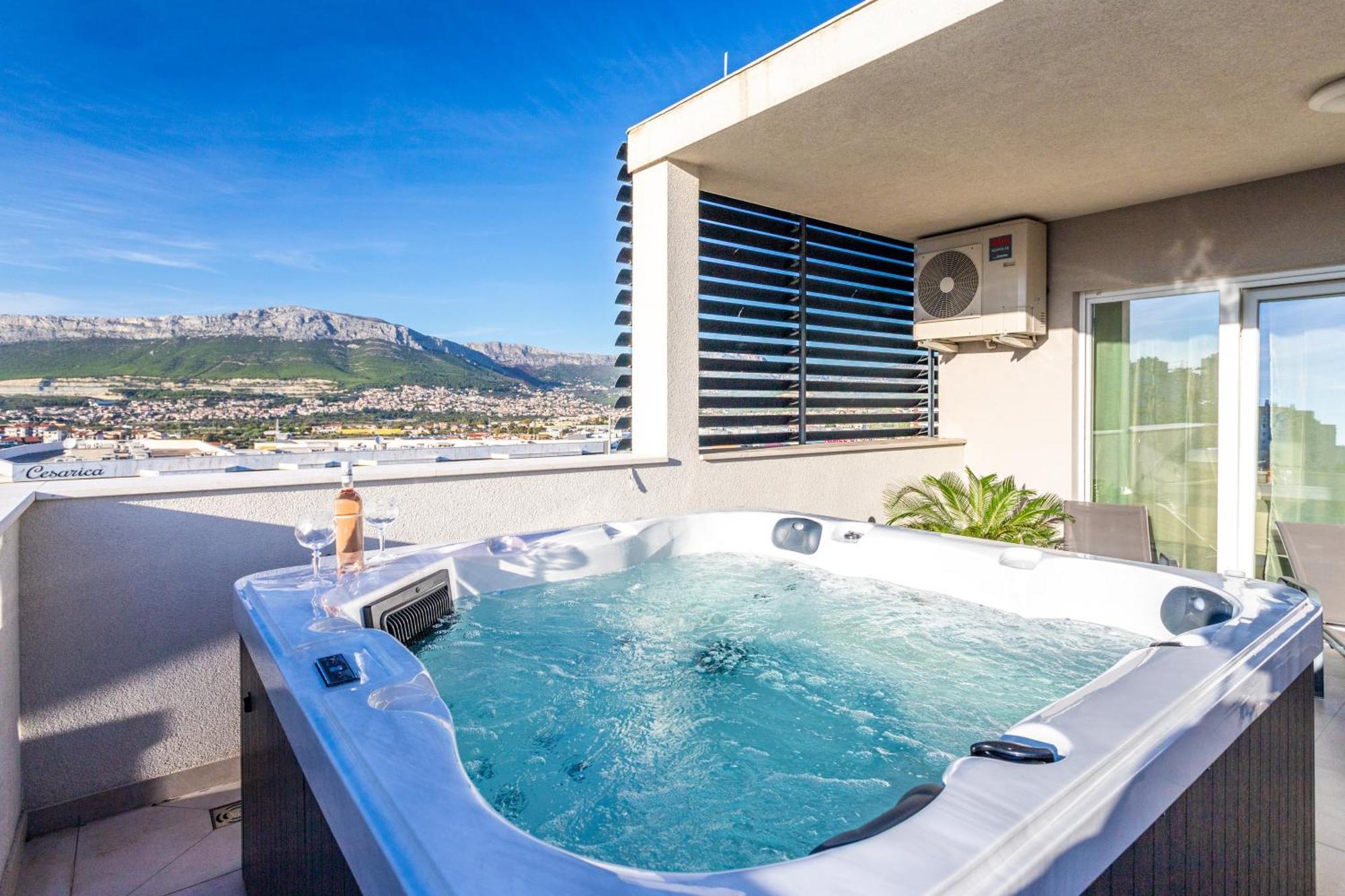 New Luxury 3-Bedroom Penthouse With Huge Terrace Split Exterior foto
