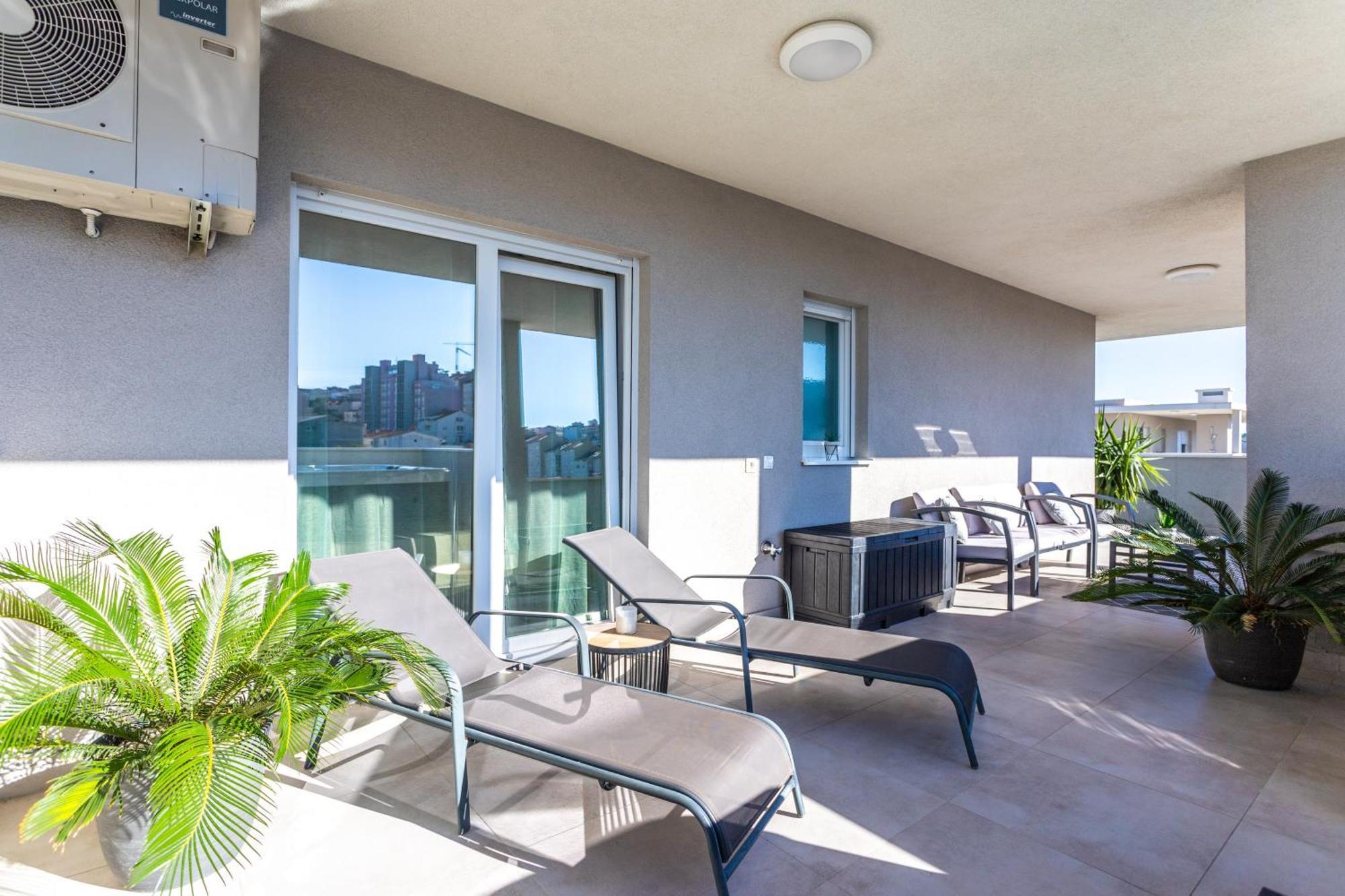 New Luxury 3-Bedroom Penthouse With Huge Terrace Split Exterior foto